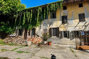 CASA SEMINDIPENDENTE A CASTELLETTO MERLI