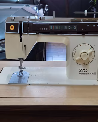 Macchina da cucire Singer Bobina Magica 270C