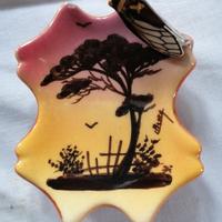 vaso con coperchioe e piattino, con cicala, vintag