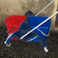 Carrello per pulizie