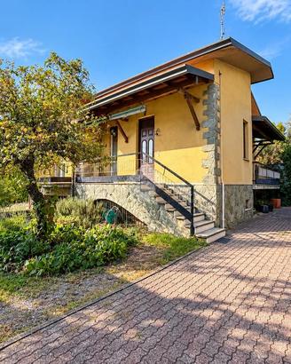 VILLA SINGOLA A CARONNO PERTUSELLA