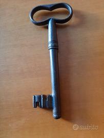 Grande chiave antica