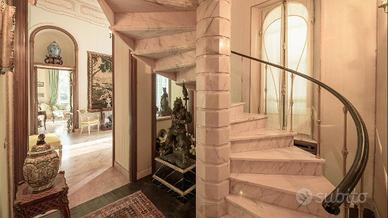 Prestigiosa Villa Liberty Ristrutturata a Prato de