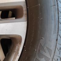 Cerchi in lega Touran con gomme Bridgestone