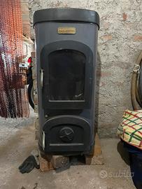 Stufa a legna da interni.