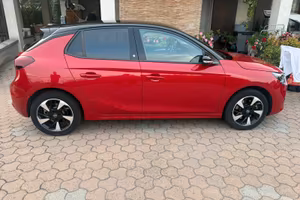 Opel corsa e Rossa