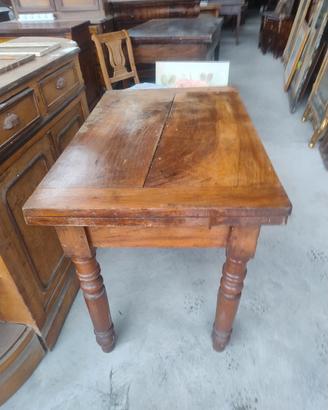 tavolo a libro in noce conservato