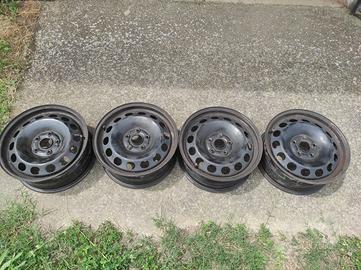 Volkswagen Golf set 4 cerchi ferro R16