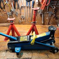 sollevatore per auto o altro