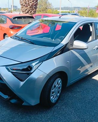 Toyota Aygo Connect 1.0 VVT-i 72 CV 5 porte x-cite