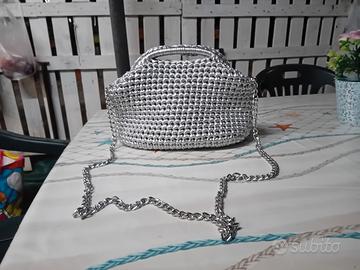 borsa argentata fatta a mano 
