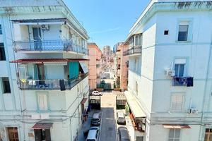 3 LOCALI A NAPOLI