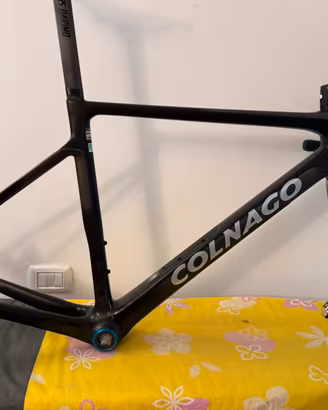 Kit telaio Colnago V4RS con manubrio e reggisella