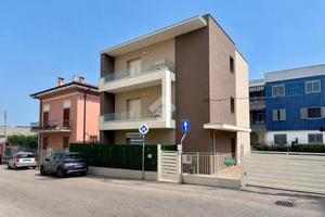 3 LOCALI A ANCONA