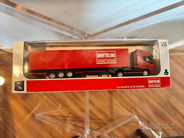 Modellino Camion Iveco Stralis con semirimorchio