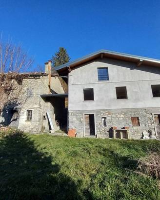 Rustico / Casale di 219 m² con più di 5 locali e b