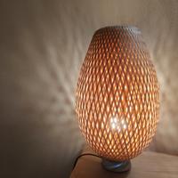 Lampada in bambú
