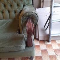 Divano 3 posti velluto verde.