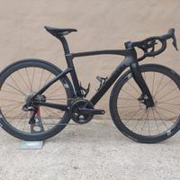 Pinarello f7 del 2024 shimano ultegra di2