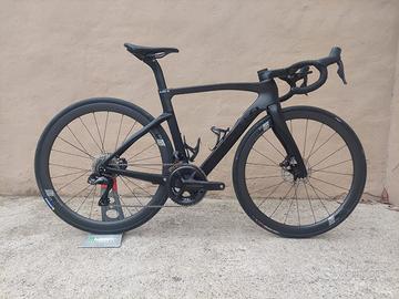 Pinarello f7 del 2024 shimano ultegra di2