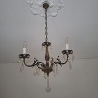 Lampadario vintage in metallo brunito con pendenti