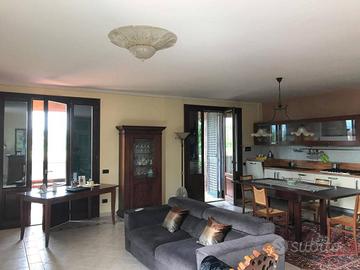 Villa di 360 m² con più di 5 locali e box auto dop