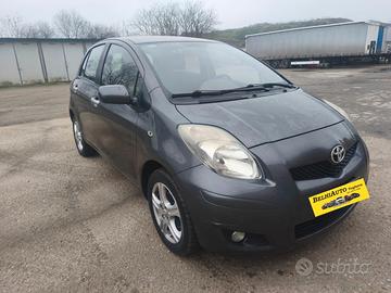 Toyota Yaris 2010---1.3 Benzina