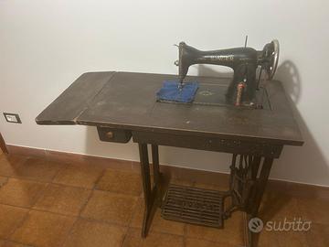 Macchina da cucire Singer antica