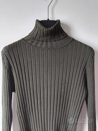 Maglione a collo alto a costine verde scuro Zara