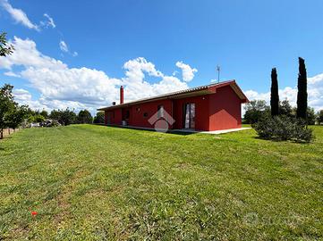 VILLA SINGOLA A MONTALTO DI CASTRO
