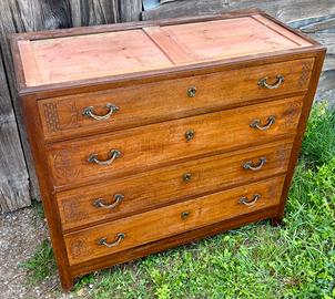 Cassettone in legno vecchio vintage  intarzi