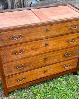 Cassettone in legno vecchio vintage  intarzi