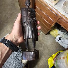 statuetta africana artigianale intagliata a mano