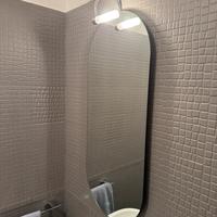 Specchio con luce integrata