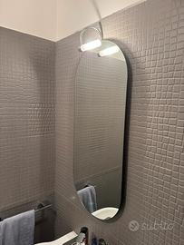 Specchio con luce integrata