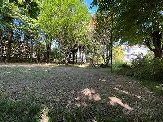 Terreno vicino al mare ad uso turistico/parcheggio