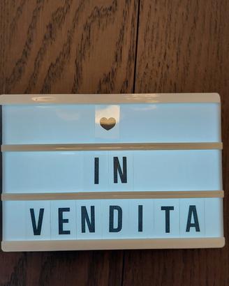 Lampada con scritte