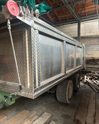 Rimorchio trasporto uva