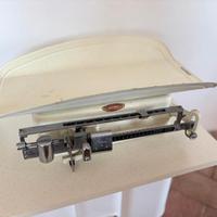 Bilancia pesaneonato vintage