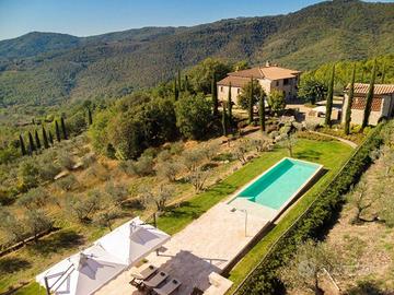 Rustico / Casale di 493 m² con più di 5 locali e b