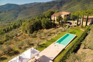 Rustico / Casale di 493 m² con più di 5 locali e b
