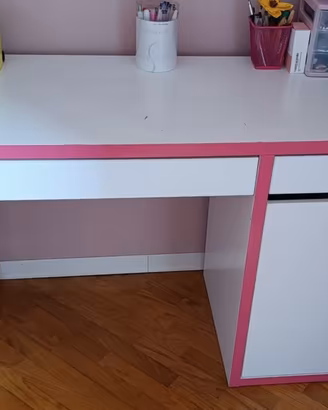 Scrivania in buone condizioni 