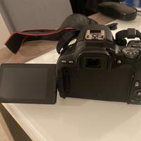 📷 Canon EOS 200D + Obiettivi (18-55mm, 50mm Macro