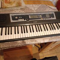 tastiera portatile Yamaha YPT-210