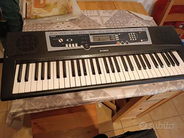 tastiera portatile Yamaha YPT-210