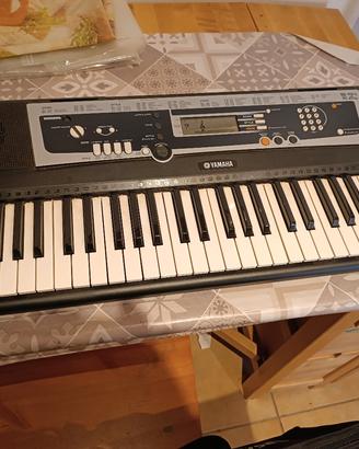 tastiera portatile Yamaha YPT-210