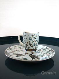 Set tazza e piatto con motivo di fiori e pavoni