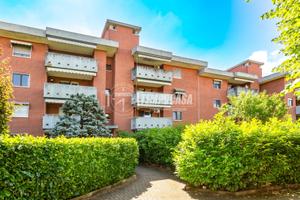 CINQUE LOCALI CON GIARDINO PRIVATO, BOX E CANTINA