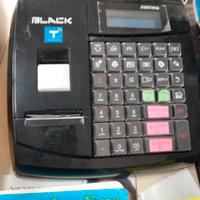 cassa, fotocopiatrice e scaffali