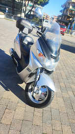 Burgman Suzuki 250 ""lLo scooter si trova a loano"